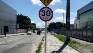 Prefeitura de Maceió segue com sinalização vertical no Distrito Industrial