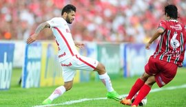 Internacional leva gol contra no fim e segue sem vencer no Gaúcho