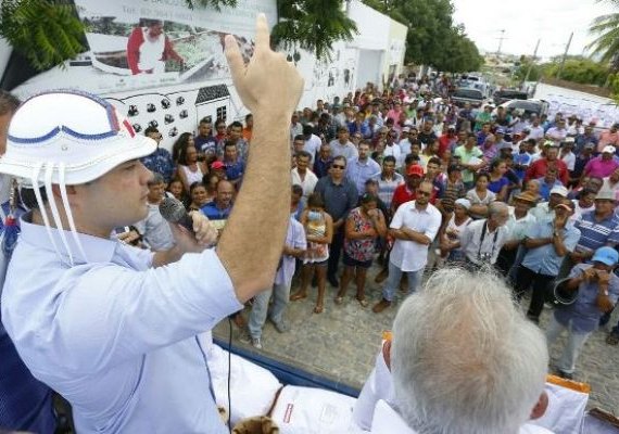 Renan Filho anuncia concurso para professores de escolas em tempo integral