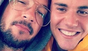 Bieber é flagrado em momento íntimo com pastor; assista!