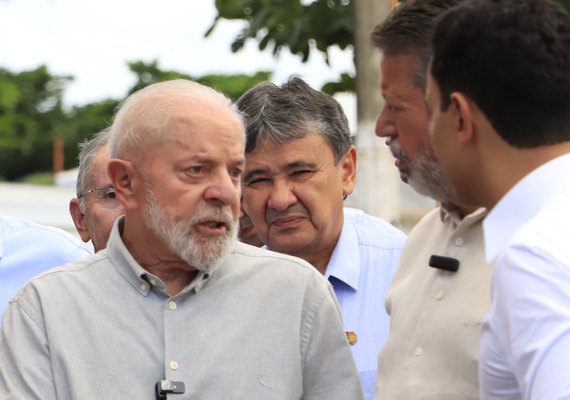 Lula defende Lira de vaias durante evento de entrega de moradias populares