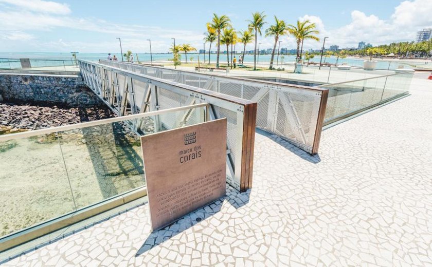 Governo de Alagoas autoriza e Árvore de Natal será montada no Marco dos Corais