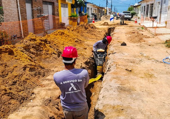 Seis cidades do interior de Alagoas passam por obras de implantação de redes de saneamento esta semana