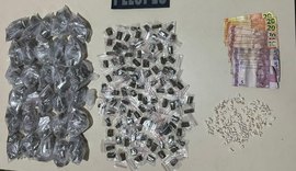 Após denúncias anônimas, PM/AL flagra tráfico de drogas em Arapiraca e Maceió