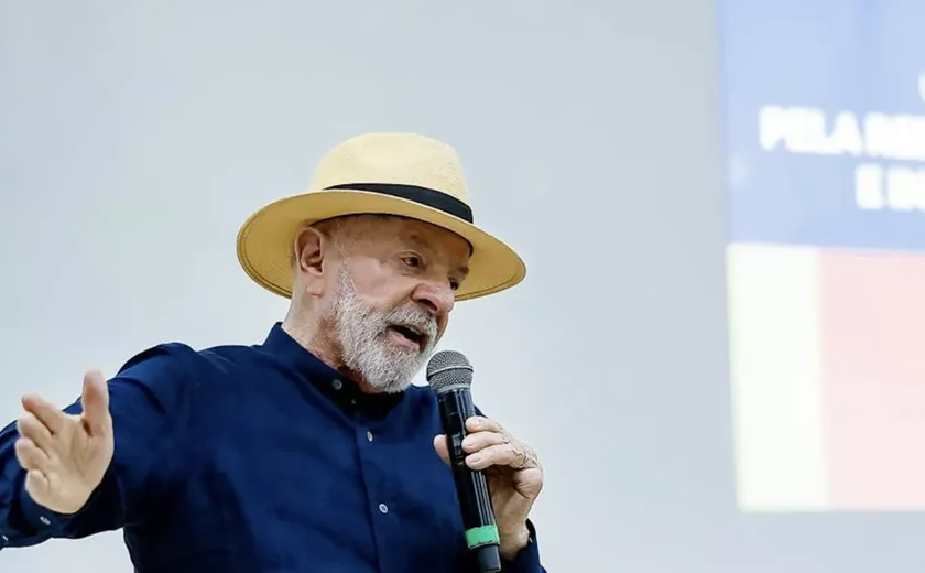Lula vai entregar residências em Maceió