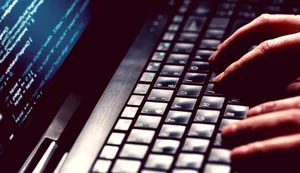 Falsos anúncios sobre Desenrola Brasil enganam usuários nas redes