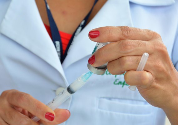 AL: com mais de 14 mil casos e 18 óbitos este ano, Sesau reforça importância da vacinação contra dengue