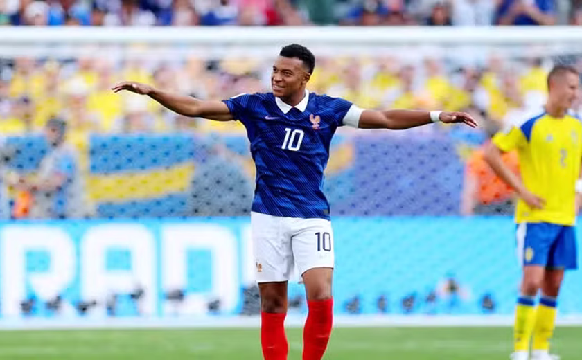 Mbappé faz dois gols, França vence a Suécia e avança para as oitavas de final