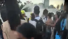 Agentes usam spray de pimenta para dispersar confusão de alunas; pais foram convocados