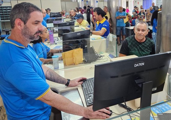 Aposentados do INSS têm até novembro para aderir ao acordo de ressarcimento nas agências dos Correios