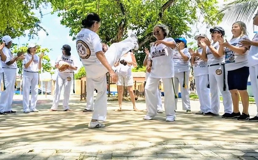 Projeto Ginga Violeta reúne profissionais de capoeira e comunidade para celebrar formação de capoeira inclusiva voltada à pessoa idosa