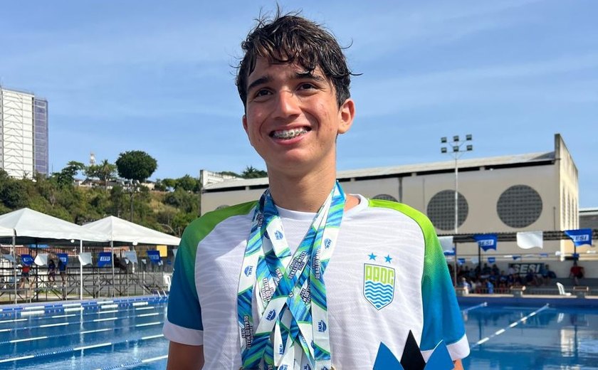 Jovem promessa da natação alagoana brilha e coleciona troféus em premiação estadual