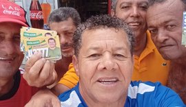 Jacozinho, eterno ídolo do Azulão, se infiltra na torcida do CSA na busca de voto para ser vereador por Maceió