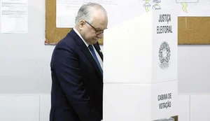 Vontade das urnas precisa ser respeitada, afirma Fachin após votar