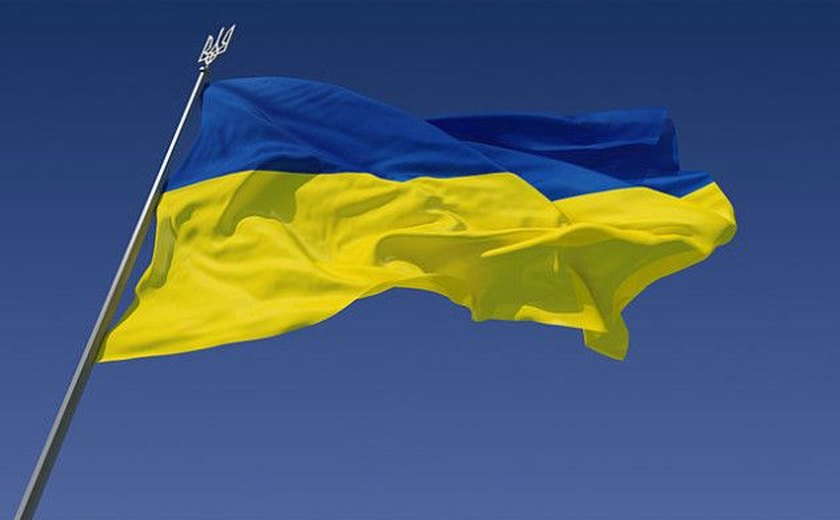 Ucrânia fala de ameaça de invasão russa e impõe lei marcial
