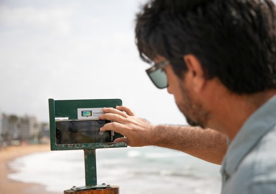 Pesquisa usa equipamento para monitorar litoral com participação da população