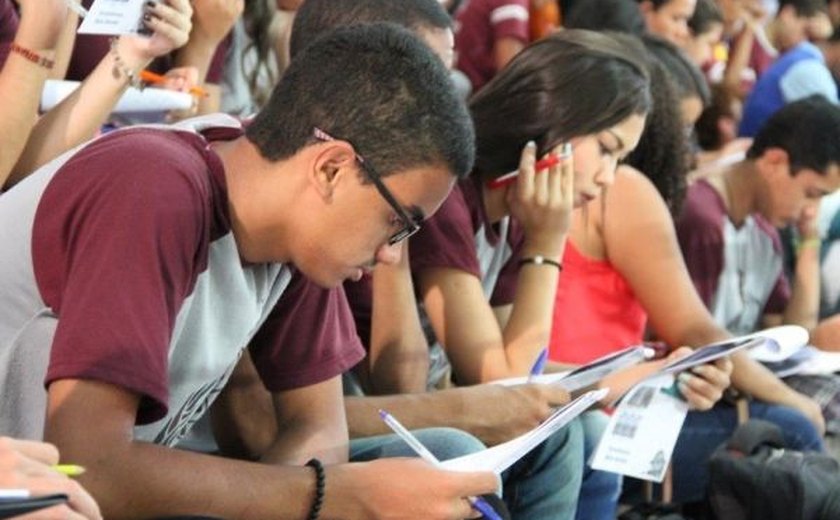 Estudantes da rede estadual intensificam preparativos para o Enem em aulões