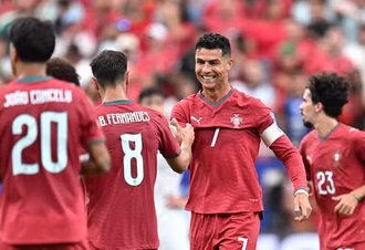 Portugal goleia Uzbequistão com dois de Cristiano Ronaldo