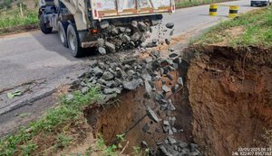 Acostamento na AL-210 recebe contenção de erosão entre Capela e Atalaia