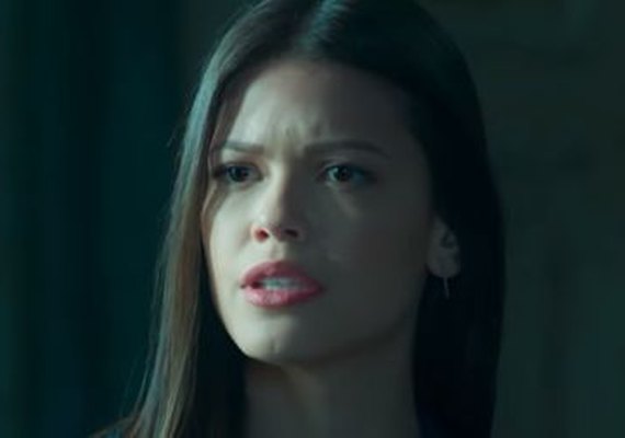 'Espelho da vida': Cris fica presa no passado!