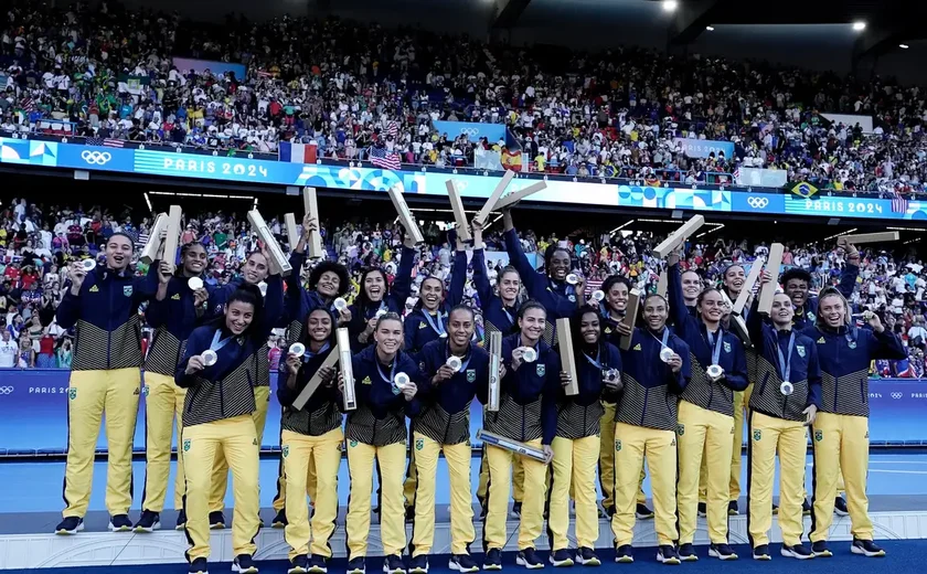 Brasil é prata no futebol feminino após revés contra EUA na final