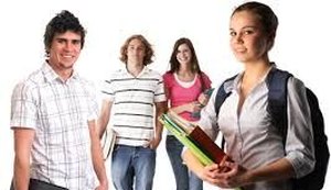 Cursos de idiomas e informática seguem na preferência dos estudantes