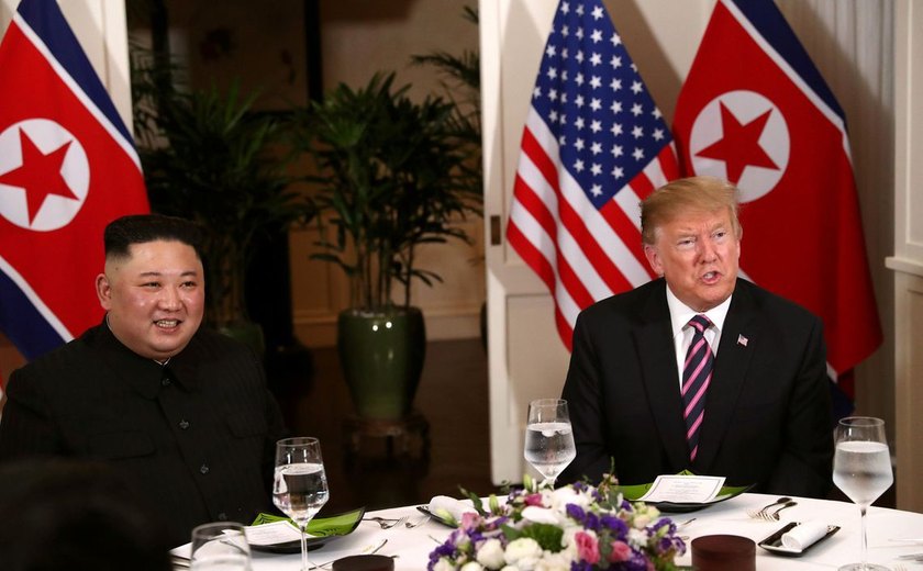 Donald Trump e Kim Jong-un se reúnem em busca de negociar paz e desnuclearização