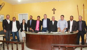 Presidente da Câmara se reelege com apoio do prefeito