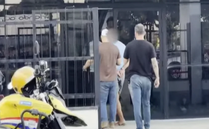 Dono de ferro-velho é preso suspeito de receptação de materiais furtados de complexos policiais em Maceió
