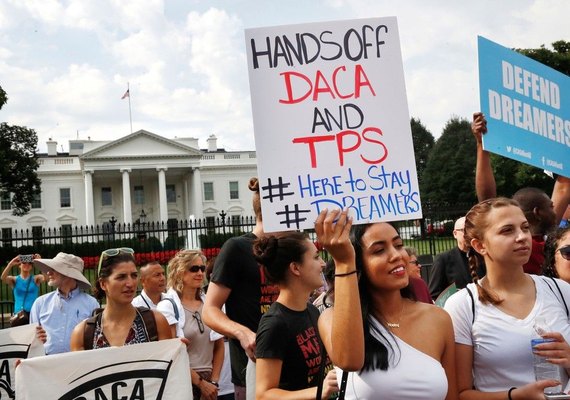 Programa que protege 800 mil jovens imigrantes é encerrado nos Estados Unidos