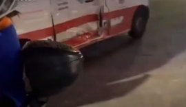 Motociclista colide com ambulância em frente ao Hospital Metropolitano e morre no local