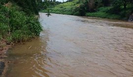 Segunda pluma com rejeitos se desloca lentamente no Rio Paraopeba