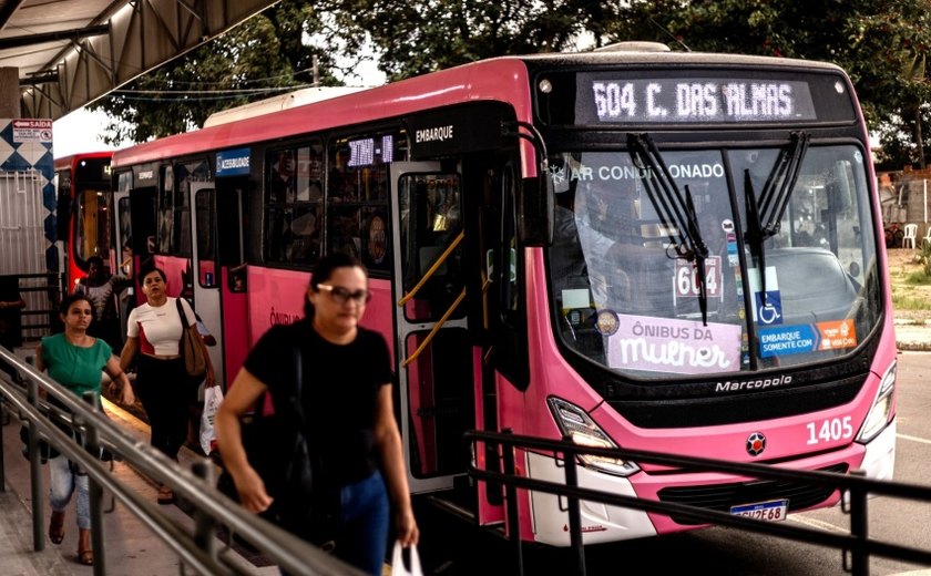 Ônibus da Mulher registra mais de 8 mil embarques na primeira semana de operação