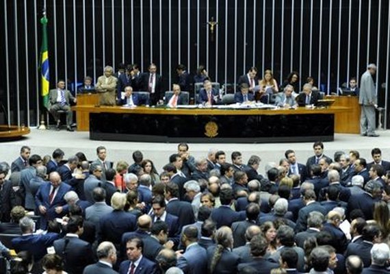 Câmara deve concluir votação do pré-sal e votar flexibilização da Voz do Brasil