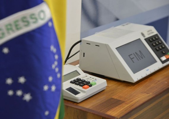 Pesquisa mostra Rui Palmeira com 56% e Cícero Almeida com 44% dos votos