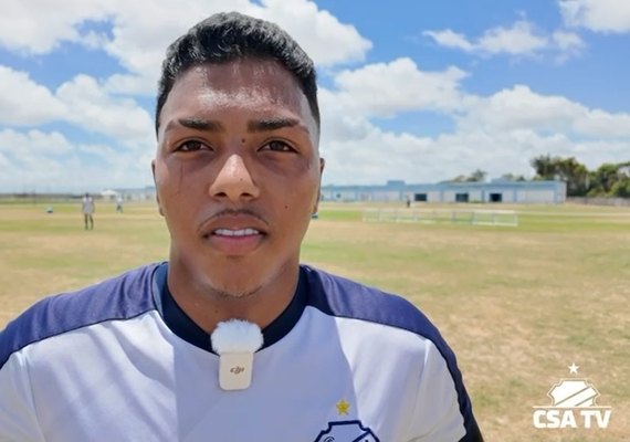 Jovens da base do CSA comentam treinamento com o elenco profissional