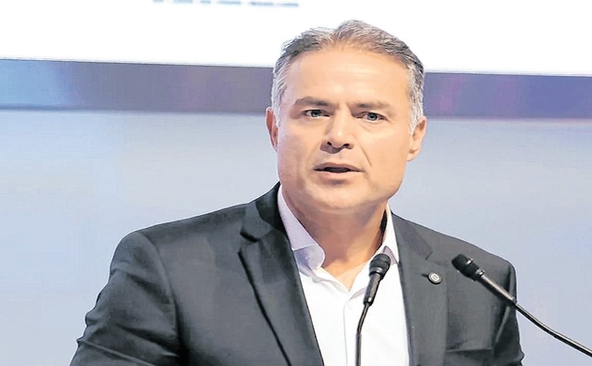 Juiz é criticado por demora em punir JHC por dívida