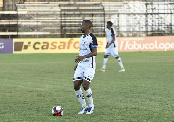 Departamento de futebol do CSA anuncia zagueiro e negocia com atacantes