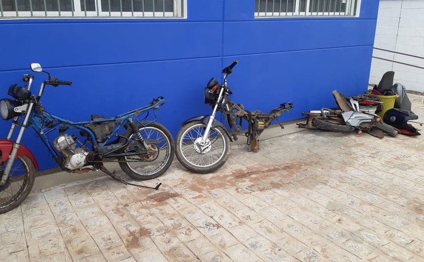 Após denúncia, guarnição da PM localiza suposto desmanche de motocicletas