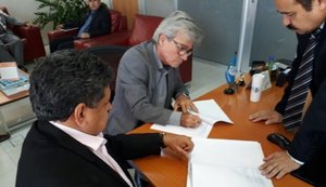 Casal firma convênio com INSS para agilizar processos de aposentadoria