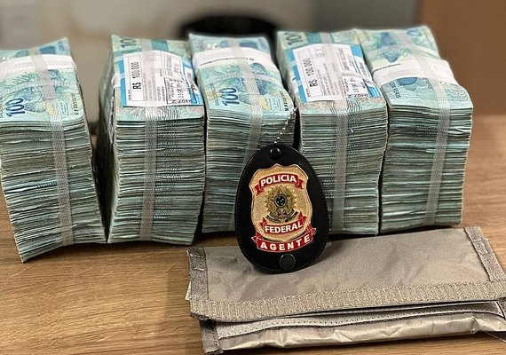 PF apreende R$ 500 mil em dinheiro 'vivo' para esquema de compra de votos