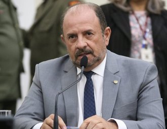 Republicanos se divide entre Renan Filho, Davino e JHC