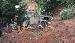 Sem encontrar última vítima, Corpo de Bombeiros encerra buscas no Santo Amaro