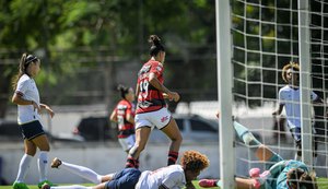 Flamengo vence Bahia e assume liderança do Brasileiro Feminino