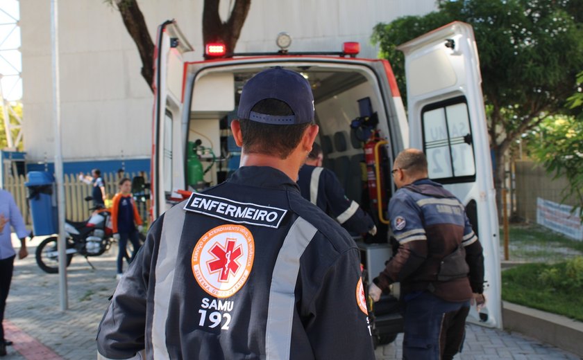 Motociclista sofre grave colisão contra poste em Passo de Camaragibe