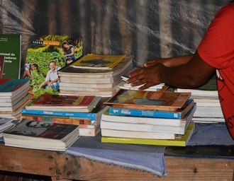 MST inicia campanha de arrecadação de livros em Alagoas: saiba onde doar