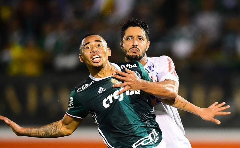 Palmeiras empata com o Cruzeiro e deixa rivais se aproximarem