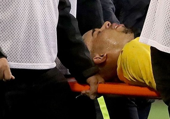 Gabriel Jesus é levado a hospital após pancada no rosto, mas fratura é descartada