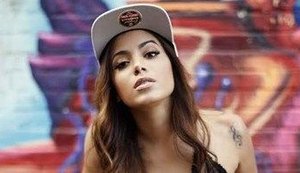 Anitta proíbe cliques em festa: 'Tenho uma carreira a zelar'