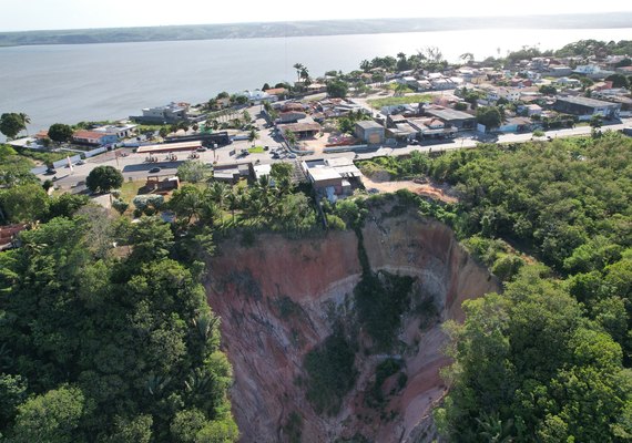 Cratera aterroriza moradores da Santa Amélia